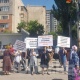 Биринчи Май райондук сотунун алдында Алмазбек Атамбаевге каршы митинг өтүүдө