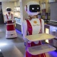 Нидерландыдагы ресторанда кардарларды робот официанттар тейлей баштайт