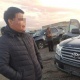 Бишкекте күзөтчүнүн кабинасын сүзүп, ага кол салган айдоочу Кеминден кармалды