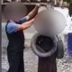 "Колун байлап, моюнуна дөңгөлөккө салып таш артып, баштан ылдый суу куюп, жаакка чапкылады". Эркектин аялды жазалаганы боюнча милиция эмне дейт?
