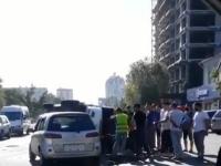 Бишкекте эртең менен кичи автобус менен жеңил унаа сүзүштү