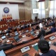 Жогорку Кеңештин көпчүлүк коалициясынын жыйыны өтүүдө. Анда премьер-министрликке Кубатбек Бороновдун талапкерлиги каралууда