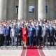 Бет капсыз, аралыкты сактабай сүрөткө түшкөн өкмөт мүчөлөрүнө 140 миң сом өлчөмүндө айып пул салынды
