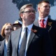Сербиянын президенти Жеңиш парадында кылган ишаратын мекенге болгон сүйүүсү менен түшүндүрдү