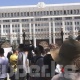 "Маалыматты манипуляциялоо жөнүндө" мыйзам долбооруна каршы Ак Үйдүн алдында митинг өттү (видеорепортаж)