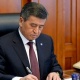Президент "Маалыматты манипуляциялоо жөнүндө" мыйзамга карата каршы пикирге кол койду