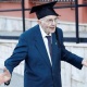 "Кылым жаша, кылым оку". Италияда 96 жаштагы ардагер университеттин бүтүрүүчүсү болду