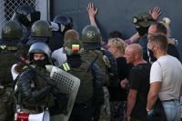 Минск шаарында полиция нааразычылык акциясына чыккандарды күч менен таратты