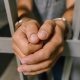 Бишкекте эркек кишинин унаасынан ок атуучу курал жана ок-дарылар табылды (видео)