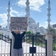 "Ачыш үчүн канча төлөш керек?". Марат Жуманазаров жума күнү мечиттердин ачылбаганына нааразычылыгын билдирди