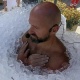 Австриялык спортчу муз менен курчалган айнекте 2 сааттан ашык отуруп, дүйнөлүк рекордду жаңылады