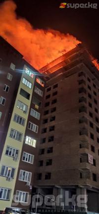 Жал кичи районунда жаңы курулуп жаткан көп кабаттуу үй өрттөнүп жатат