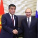 Владимир Путин Сооронбай Жээнбековдун атын туура эмес айтып алдыбы? (видео) 