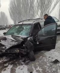 Чаламандын чак түшүндө Токмокто эки унаа сүзүштү. Жабырлануучулар бар