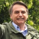 "Жээкте эл менен жолуккан учур". Бразилиянын президенти сууга секирген видеосун жарыялады