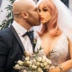 Куурчакка үйлөнгөн Казакстан жараны жубайынын көзүнө чөп салганын айтты