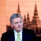 "Кармалыптырбы?". Кремлдин маалымат катчысы Дмитрий Песков Алексей Навальныйдын кармалганы боюнча үн катты