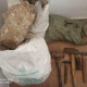 Нарында мыйзамсыз алтындын курамы бар делген ак түстөгү таштарды алып келе жаткан жарандар кармалды