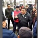 Бишкекте маршруттук таксилердин айдоочулары жол кирени көтөрүүнү талап кылып чыгышты