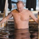 Орусиянын президенти Владимир Путин муздак сууга түшүү жөрөлгөсүнө катышты
