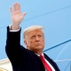 Дональд Трамп АКШ эли менен коштошту