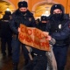 Орусияда полиция митингге чыгууга үндөгөн Алексей Навальныйдын тарапташтарын кармап жатышат