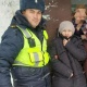 Бишкекте Милициянын кайгуул кызматкерлери адашып кеткен 70 жаштардагы апаны үйүнө жеткиришти