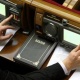 Украинада "кнопка баскыч" депутаттар жазаланат