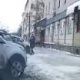 Кудай сактады. Үйдүн чатырынан түшкөн муз кыздын башына тие жаздады