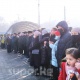 Филармониянын жанында Садыр Жапаровду көрөбүз деген эл тизилип турат (сүрөт)