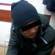 "Дүкөнгө кирип коркутуп, уюлдук телефон жана акчасын тартып алган". Бишкекте тоноого шектүү жаран кармалды