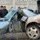 "Унаа бүктөлгөн". Бишкекте Mercedes Benz унаасынын айдоочусу рулду башкара албай бакты сүздү