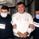 Грузия: Полиция кызматкерлери экс-президент Саакашвилини кармоо учурунда аны менен селфи кылган