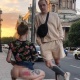Санкт-Петербургда чиркөөнүн жанында денесин ачып сүрөткө түшкөн кыз кармалды (фото)