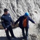"Маркумдун териси кургап, сөөктөрү көрүнүп калган". Жалал-Абадда 39 жаштагы кишинин өлүмүнө шектелип бөтөлкөлөшү кармалды