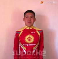 Тоодон кулап, көрүү мүмкүнчүлүгүнөн ажыраган Дастан Камчыбеков триатлон боюнча Дүйнө чемпиондугуна катышуу үчүн БАЭге учуп кетти
