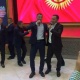 Акжол Махмудов менен Канат Бегалиев машыктыруучусунун мааракесинде ырдашты (видео)