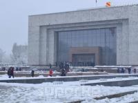 "Мектеп босогосун аттай элек бөбөктөн 95 жаштагы карыяга чейин кезек күтүшүүдө". Тарых музейи акысыз иштеп жатат (репортаж)