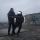 Токмокто көп кабаттуу үйдөн өз жанын кыюуга аракет кылган аялды милиция кызматкерлери сактап калышты (видео)
