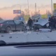 "Жабыркагандар бар". Бишкекте эртең менен үч унаанын катышуусунда жол кырсыгы катталды (видео)
