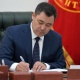 "Орто жалпы билим алууга балдардын конституциялык укуктарын камсыз кылуу боюнча кечиктирилгис чаралар жөнүндө" жарлыкка кол коюлду