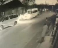 ГЭС-2 аймагында кечке маал окуучуну жана электр мамысын сүзгөн айдоочу кармалды