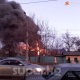 Бишкекте күйүүчү май сакталган жайдан өрт чыкты. Жеринде куткаруу кызматы иштеп жатат