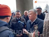 Министрлер кабинетинин өкүлү митингчилерди ток-шоуго чакырды
