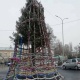 Өзгөндөгү Жаңы жылдык балаты талкуу чордонунда. Аны тургундар жасалгалаган