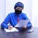 Мурдагы мэр Азиз Суракматовдун кеңешчиси болгон Гуля Алманбетова парламенттик шайлоого катышат