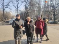 Ак Үйдүн алдында Улукбек Мариповдун талапкерлигине каршы 5 адам митингге чыгышты
