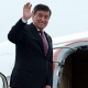 ЖМК: Сооронбай Жээнбеков үй-бүлөсү менен Кыргыз өлкөсүнөн чыгып кетти