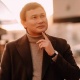 ТЕСТ: Белгилүү ырчы Султан Садыралиевге күйөрман кызы унутулгус белек жасаган. Ал кандай белек экенин билесизби?