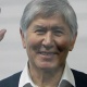 Алмазбек Атамбаев ооруп жатканына байланыштуу соттук отурумга катыша албай калды